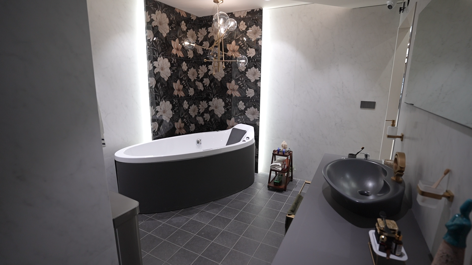 Contemporary brassware & fittings